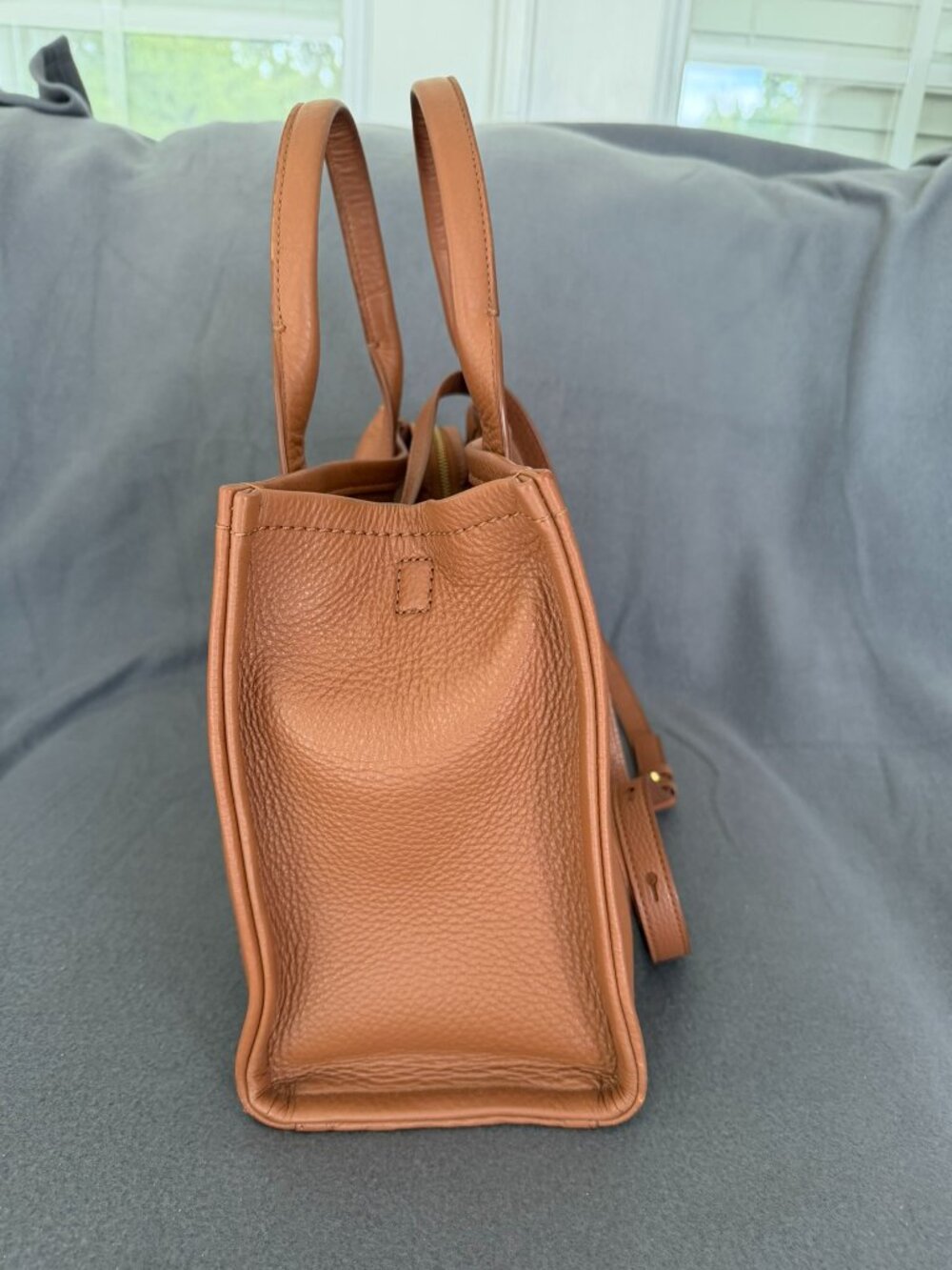 Marc Jacobs Leather Medium The Tote Bag (Argan Oil) - Picture 10 of 10